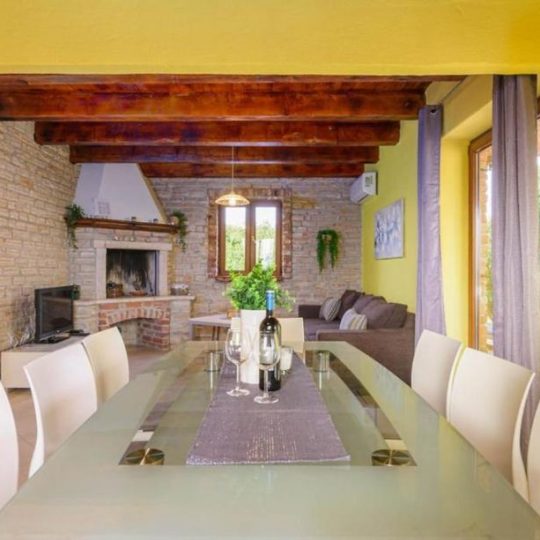 Rustic villa with pool, 4 bedrooms, sea view