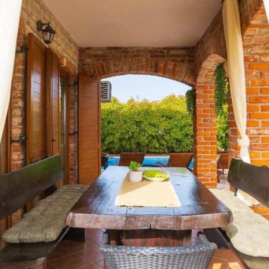 Rustic villa with pool, 4 bedrooms, sea view