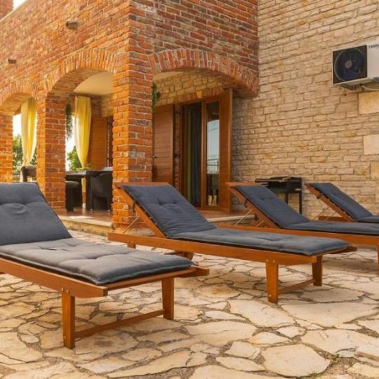 Rustic villa with pool, 4 bedrooms, sea view