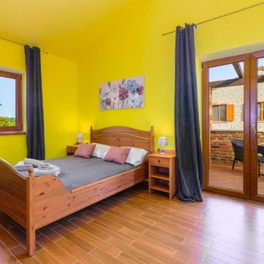 Rustic villa with pool, 4 bedrooms, sea view