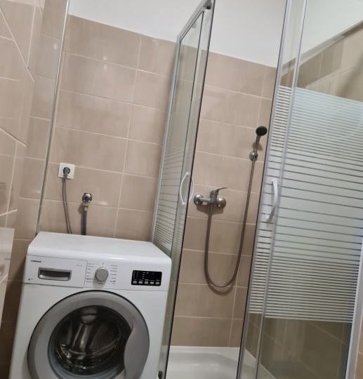 WOHNUNG PULA, VIER SCHLAFZIMMER, ZWEITER STOCK, IN DER NÄHE DER WIRTSCHAFTSSCHULE