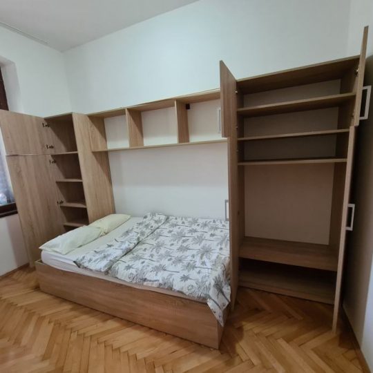 WOHNUNG PULA, VIER SCHLAFZIMMER, ZWEITER STOCK, IN DER NÄHE DER WIRTSCHAFTSSCHULE