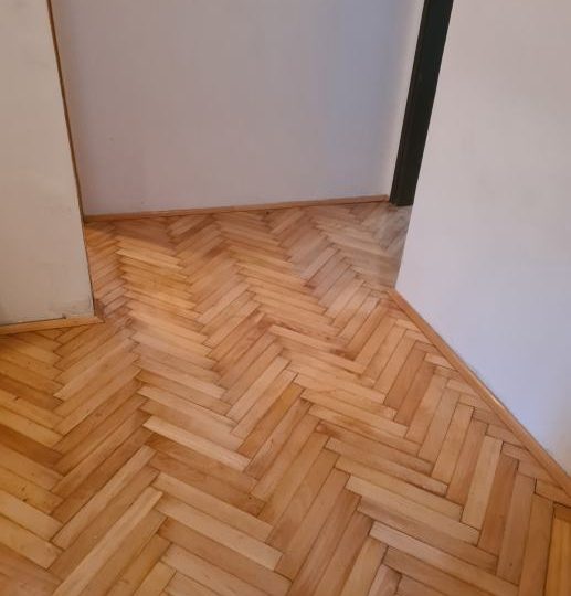 WOHNUNG PULA, VIER SCHLAFZIMMER, ZWEITER STOCK, IN DER NÄHE DER WIRTSCHAFTSSCHULE