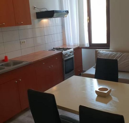 WOHNUNG PULA, VIER SCHLAFZIMMER, ZWEITER STOCK, IN DER NÄHE DER WIRTSCHAFTSSCHULE
