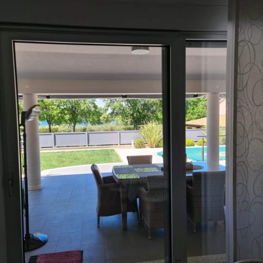 Okolica Banjola prekrasna villa sa bazenom 200m od plaže