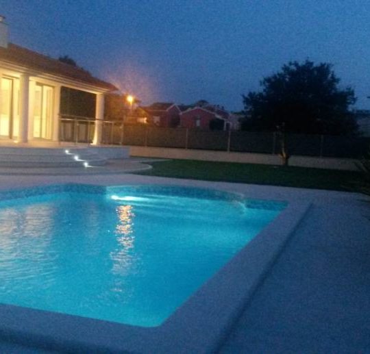 Okolica Banjola prekrasna villa sa bazenom 200m od plaže