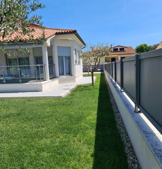Okolica Banjola prekrasna villa sa bazenom 200m od plaže