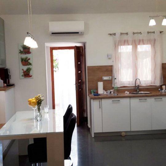 Kuća PULA, CENTAR,PRIZEMNICA, TERASA 25 m2, BLIZINA FORUMA