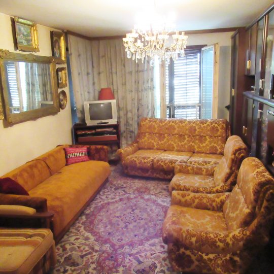 PULA, APARTMENT NEAR THE MARKET, OLDER NEW BUILDING