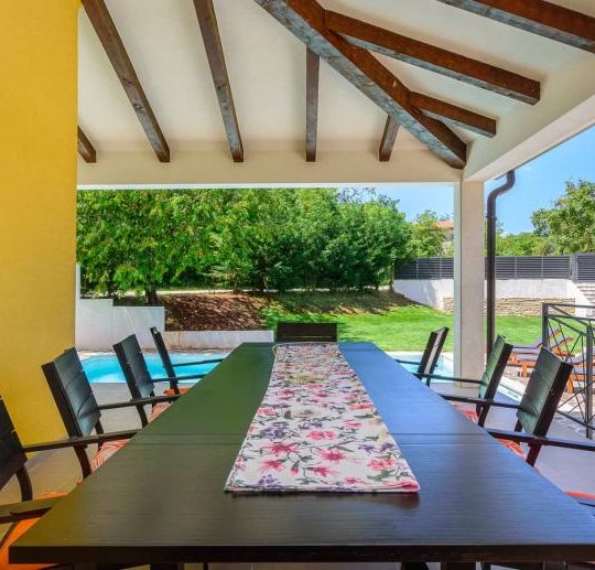 Žminj, OKOLICA VILLA SA BAZENOM,SAUNA, KONOBA, 300.00 m2