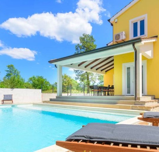 Žminj, OKOLICA VILLA SA BAZENOM,SAUNA, KONOBA, 300.00 m2