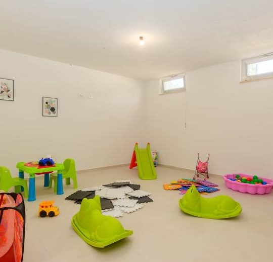 Žminj, OKOLICA VILLA SA BAZENOM,SAUNA, KONOBA, 300.00 m2