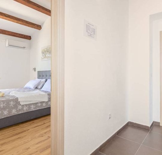 Žminj, OKOLICA VILLA SA BAZENOM,SAUNA, KONOBA, 300.00 m2