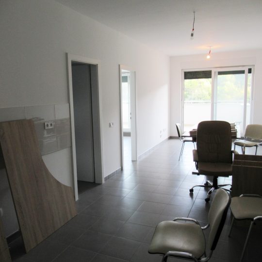 APARTMENT IN PREMANTURI – TWO-ROOM APARTMENT WITH A LARGE COVERED TERRACE