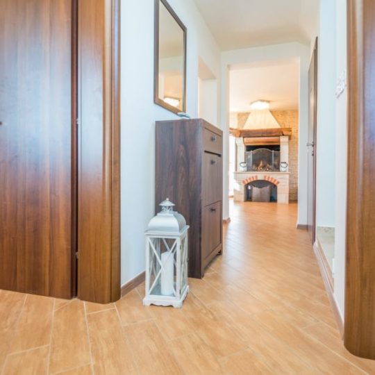 Luksuzna vila s grijanim bazenom i podnim grijanjem – savršen bijeg u okolici Marčane