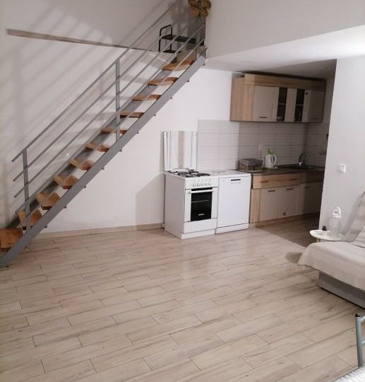 Dvije šarmantne kuće na prodaju u mirnom naselju – idealno za obitelj ili investiciju