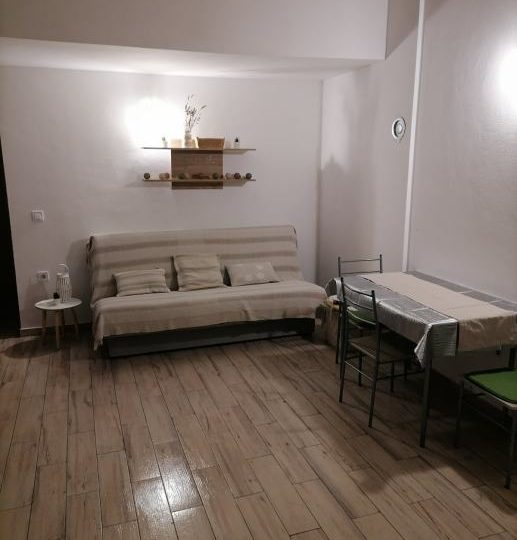 Dvije šarmantne kuće na prodaju u mirnom naselju – idealno za obitelj ili investiciju