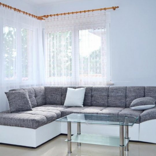 Medulin,kamena kuća 80.00 m2 sa bazenom