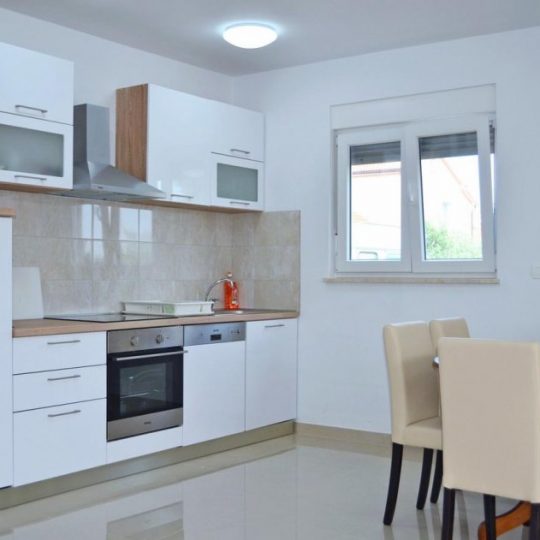 Medulin,kamena kuća 80.00 m2 sa bazenom