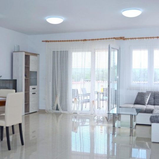 Medulin,kamena kuća 80.00 m2 sa bazenom