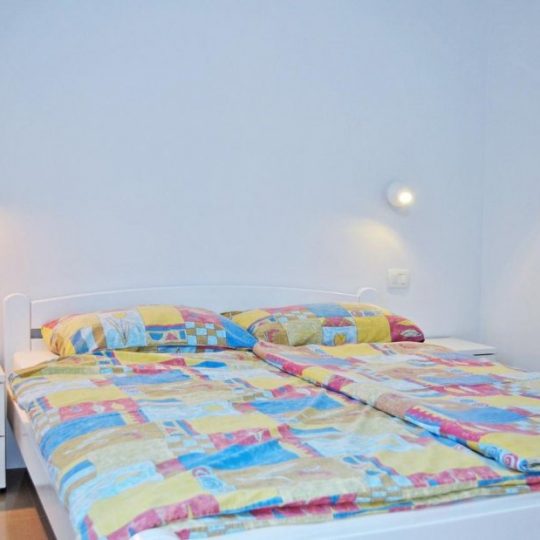 Medulin,kamena kuća 80.00 m2 sa bazenom