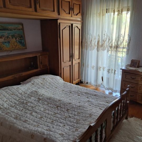 Part of a house of 80 m2 is for sale in the wider center of Pula