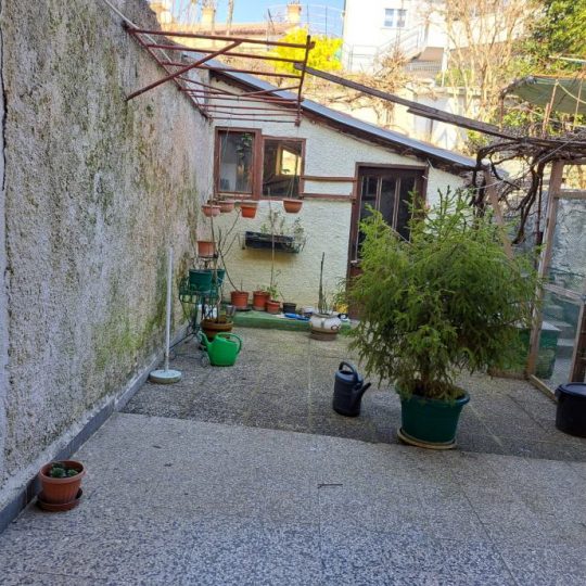 Part of a house of 80 m2 is for sale in the wider center of Pula