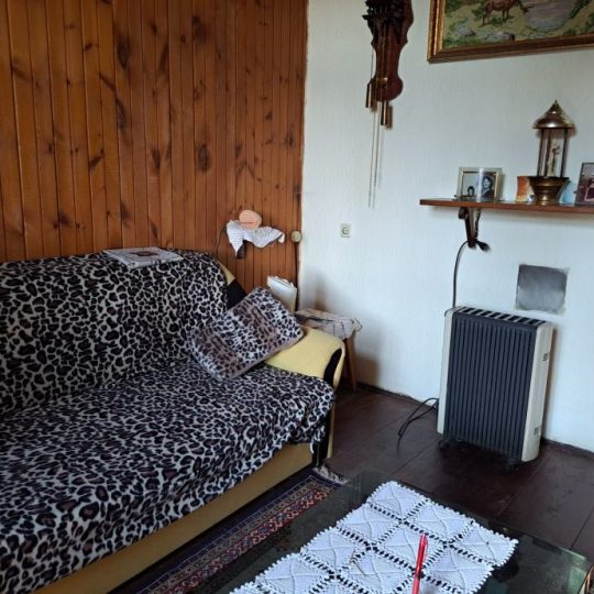 Part of a house of 80 m2 is for sale in the wider center of Pula