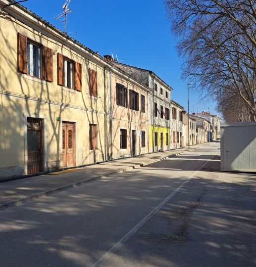 Part of a house of 80 m2 is for sale in the wider center of Pula