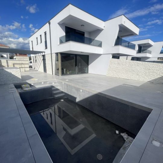 DVIJE PREKRASNE MODERNE VILLE (prodaja)