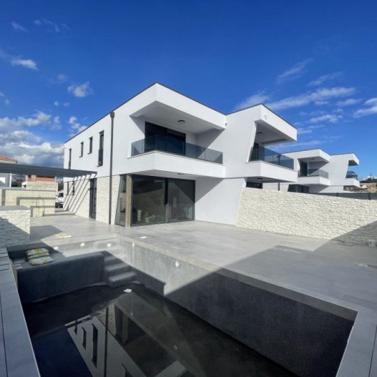 DVIJE PREKRASNE MODERNE VILLE (prodaja)