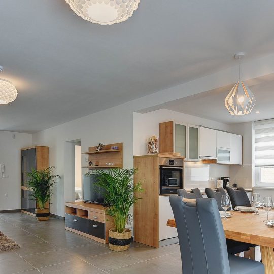 Modernes einstöckiges Haus im Zentrum von Medulin