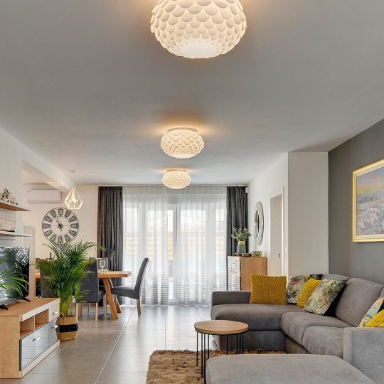 Modernes einstöckiges Haus im Zentrum von Medulin