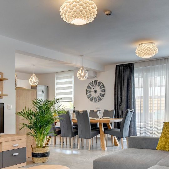 Modernes einstöckiges Haus im Zentrum von Medulin