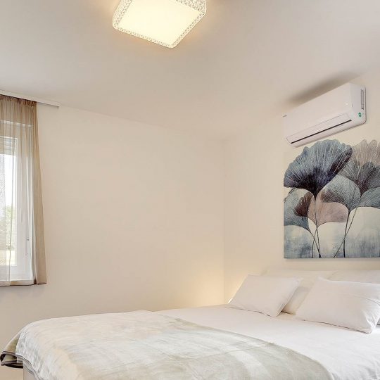 Modernes einstöckiges Haus im Zentrum von Medulin