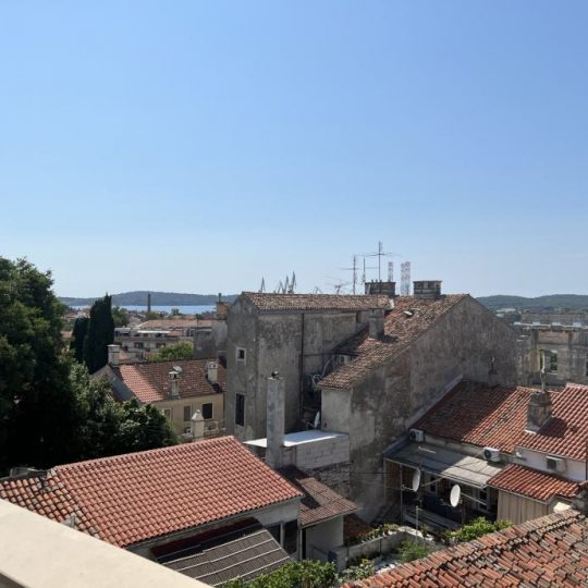 WOHNUNG IM ZENTRUM MIT BLICK AUF DAS AMPHITHEATER VON PULA