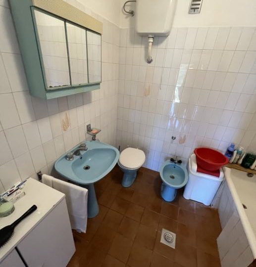 EIN HAUS MIT ZWEI WOHNUNGEN UND EINEM GROßEN GARTEN!!! (Verkauf)