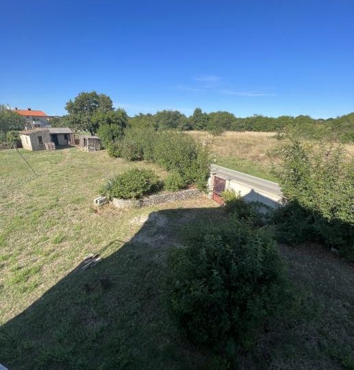 EIN HAUS MIT ZWEI WOHNUNGEN UND EINEM GROßEN GARTEN!!! (Verkauf)
