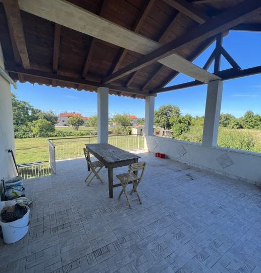 EIN HAUS MIT ZWEI WOHNUNGEN UND EINEM GROßEN GARTEN!!! (Verkauf)