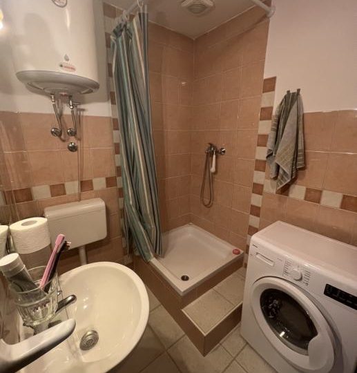 WOHNUNG ZU VERKAUFEN MIT SAUBEREM EIGENTUM (Verkauf)
