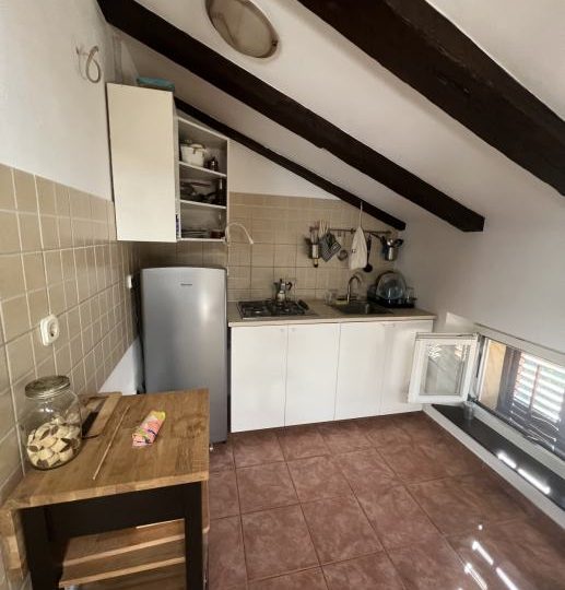 WOHNUNG ZU VERKAUFEN MIT SAUBEREM EIGENTUM (Verkauf)