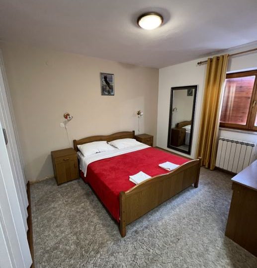 VILLA MIT VIER WOHNUNGEN ZU VERKAUFEN (Verkauf)