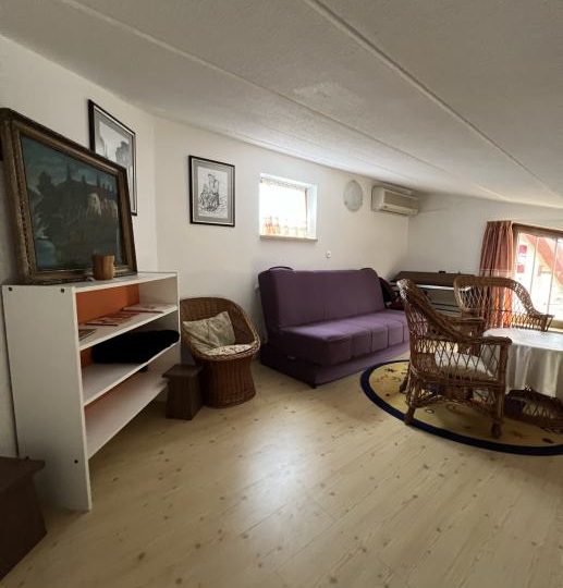 VILLA MIT VIER WOHNUNGEN ZU VERKAUFEN (Verkauf)