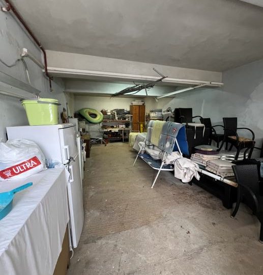 VILLA MIT VIER WOHNUNGEN ZU VERKAUFEN (Verkauf)
