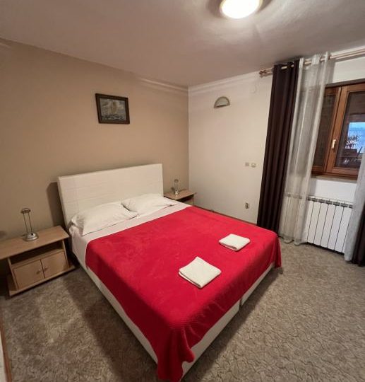 VILLA MIT VIER WOHNUNGEN ZU VERKAUFEN (Verkauf)