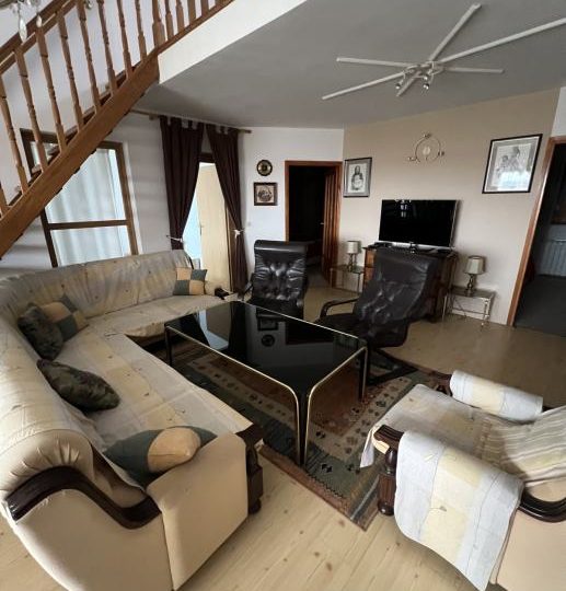 VILLA MIT VIER WOHNUNGEN ZU VERKAUFEN (Verkauf)