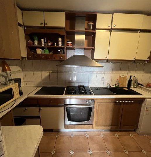 VILLA MIT VIER WOHNUNGEN ZU VERKAUFEN (Verkauf)