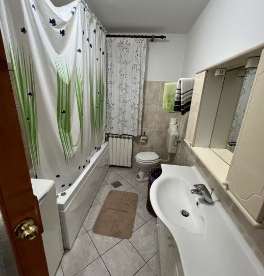 VILLA MIT VIER WOHNUNGEN ZU VERKAUFEN (Verkauf)