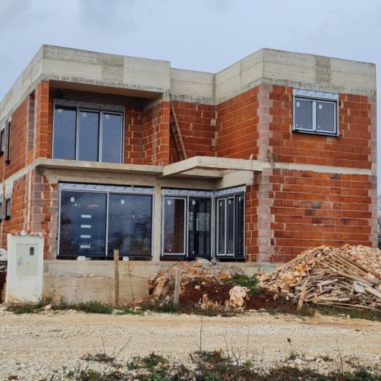 Peruški Haus mit Schwimmbad (Verkauf)