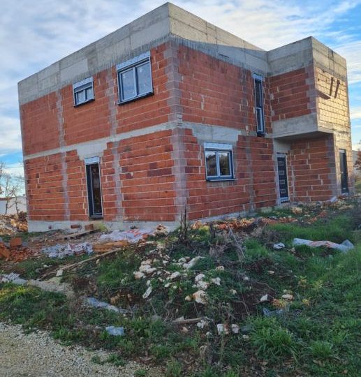 Peruški Haus mit Schwimmbad (Verkauf)